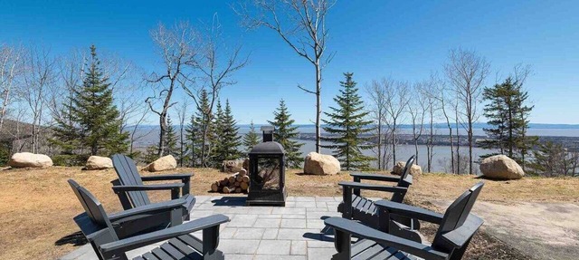 Solstice 203: River Views, Terrace & Hot Tub in Les éboulements