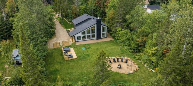 Spa, River, Pool Table | Chalet Ombre & Lumière in Entrelacs