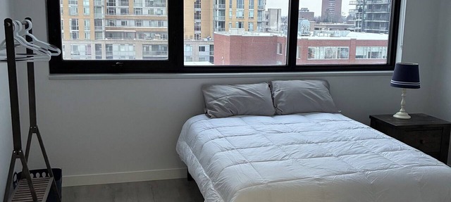 Spacious 2BR + Sofa Bed | Walk to Laurier & Uptown | Free Parking in Waterloo