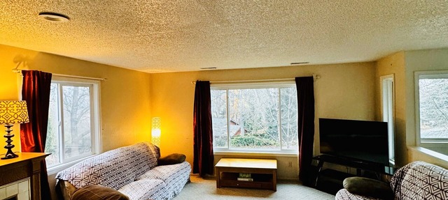 Spacious 3-bedroom residential house in quite area of Pullman in Pullman