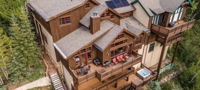 Spacious and Luxurious Lodge with Mountain Views close to Beaver Creek and Vail. in Eagle-Vail