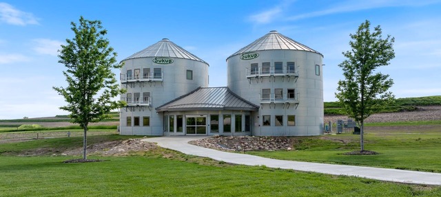 Spacious and modern guestrooms located a short drive from Omaha/Council Bluffs in Treynor