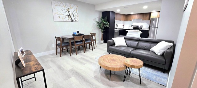 🏡 Spacious Basement Suite: 2 queen beds, Kitchen, Livingroom, Dining, Laundry in Edmonton