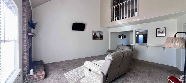 Spacious Extended-Stay Townhome | Cook & Relax! in Plainview