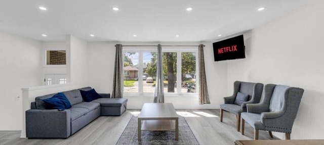 Spacious home with 6 Beds in Brampton