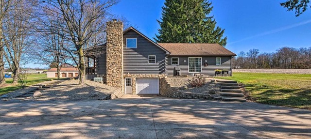 Spacious Massillon Log Cabin w/Fire Pit! in Massillon