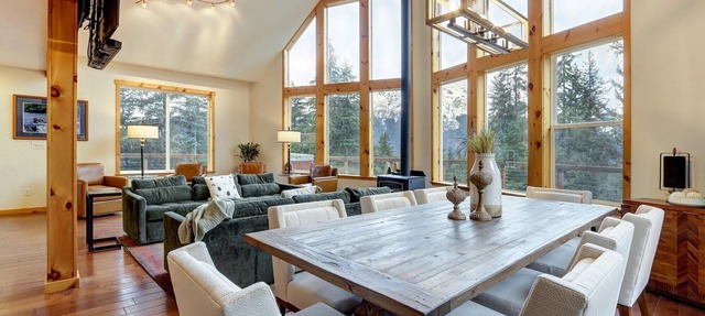 Spacious Modern Mountain Luxury Living with Hot Tub and Garage in Anchorage
