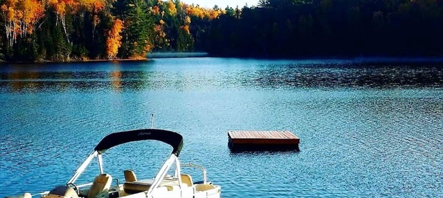 Spacious open concept 3 bedroom cottage on beautiful Baptiste Lake in Bancroft