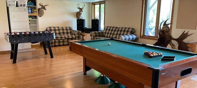 Spacious Rustic Cottage on Doe Lake in SPRUCEDALE