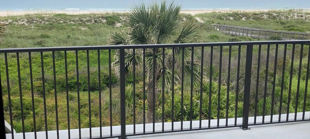 St Augustine, Remodeled Oceanfront 3-Bedroom with Beautiful Views. Great Deal in St Augustine Beach
