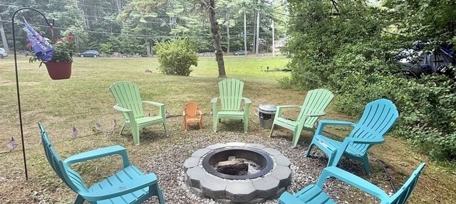 Steps away from a shared sandy beach! Boat slip on Thomas Pond in CASCO