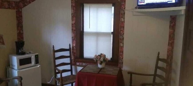 Studio COTTAGE #1- WALK to Keyes Memorial BEACH Barnstable- Hyannis in Barnstable