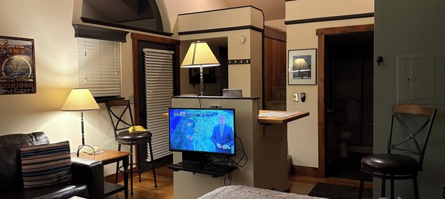 Studio managed and cleaned by owner. High quality linens throughout the condo. in Bend