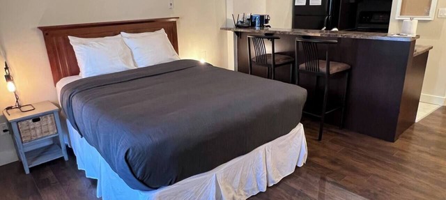 Studio with Kitchen, Great Location in Fernie