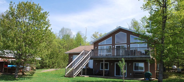 Stunning Waterfront Cottage on Bear Lake – Your Year-Round Getaway in Sprucedale