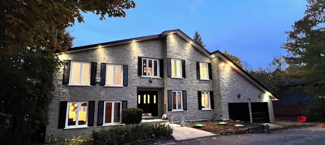 Stylish Sandy Beach 4-Bed Waterfront in Tiny