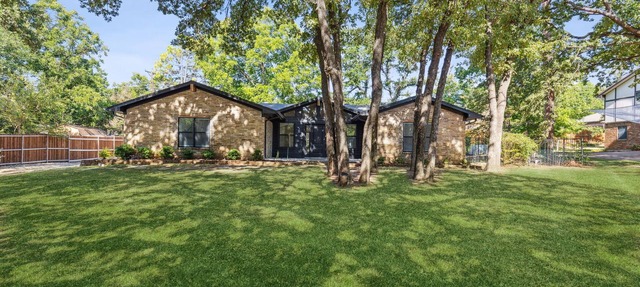 TCH - Spacious 4bd/2ba in Grapevine with Workspace in Grapevine