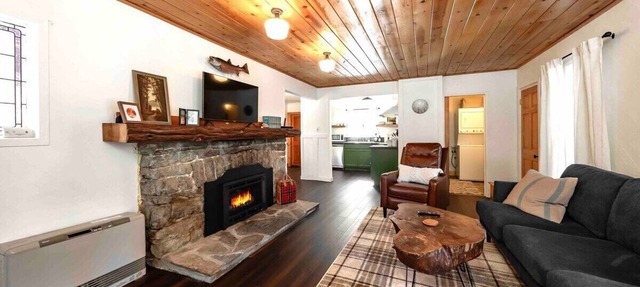 The Cedar House ~ Prime Spot + Kayaks & Cool AC in Shaver Lake