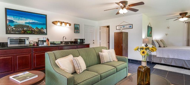 The Green Pineapple Studio apts in Haleiwa