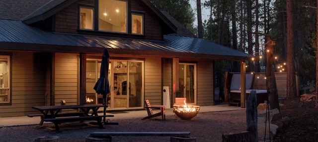Three Pine Cabin - Charming Family Stay, Hot Tub in Bend