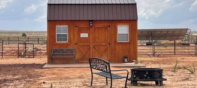 Tiny Tiny Bunkhouse in Cane Beds