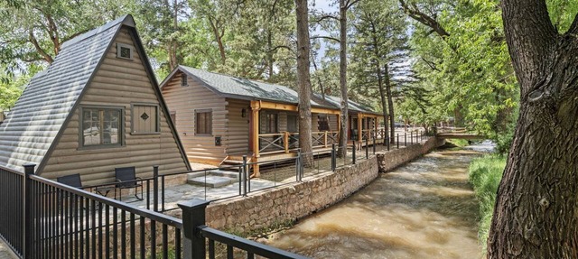 Tranquil Mountain Cabins with Modern Amenities near Garden of the Gods in Colorado Springs, Colorado in Colorado Springs