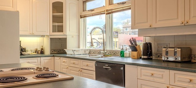 *TransCanada* AC+3BR+3Sofa Bed upto 12 sleeps in Calgary