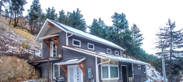 Unique Custom 2-bedroom house in the mountains in Boulder