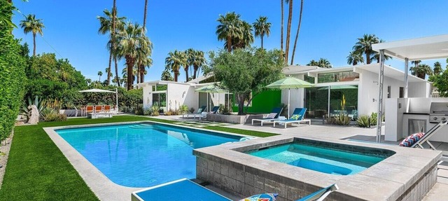 Updated Mid-Century with Pool/Spa, Firepit, Outdoor Shower and Mountain Views in Palm Springs