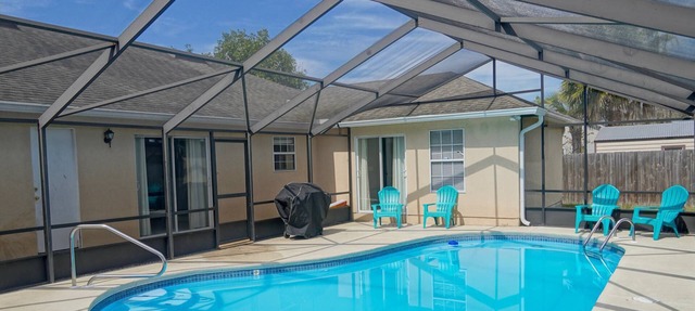 Updated Spacious Home- POOL, 4 mi. to Old City, 5 mi. to Beach, Family Home, Free Attraction tickets in St. Augustine
