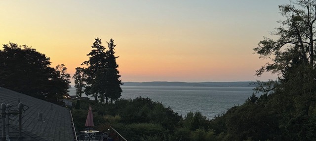 Upper Level with a view close to Boeing in everett