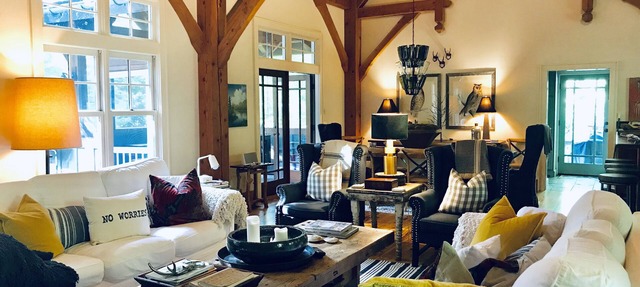 Upscale modern rustic, close to everything-swim-hike-pickleball-canoe-waterfalls in Sapphire