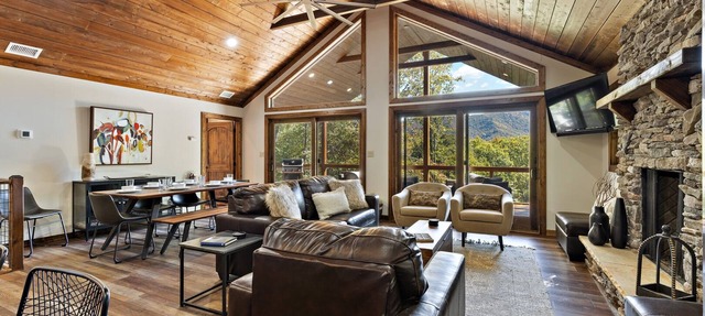 Upscale Mountain Cabin w/Living Room Views in Seven Devils