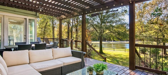 WATER AND GOLF COURSE VIEWS! HOT TUB! GAME ROOM! OUTDOOR DINING! in Holly Lake Ranch