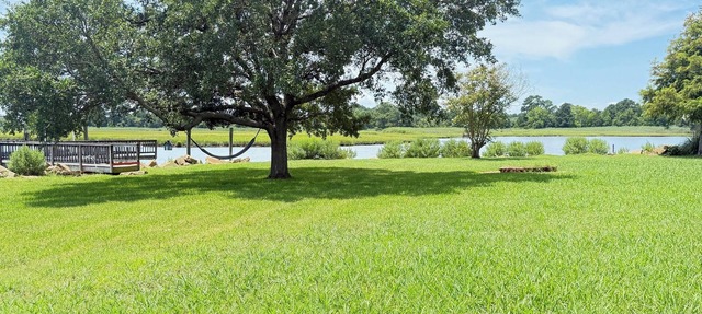 Water front, river views, fishing from backyard, Large yard to enjoy. in Hampton