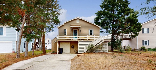 Waterfront 3BR with pool, hot tub, tennis, & patio in Kill Devil Hills