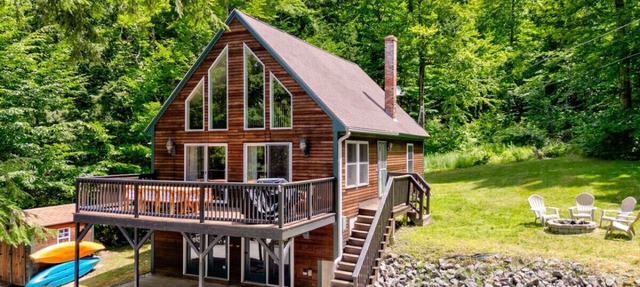 Waterfront Access with Kayaks, Private Deck and a Firepit in Gray