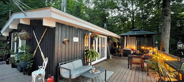 Waterfront Cottage with Beach, Bunkie, BBQ, Boat Slip & 10/10 Lake Views! in Utterson