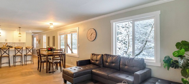 Yakima Riverfront Retreat! Cozy Cascades Cabin in Easton