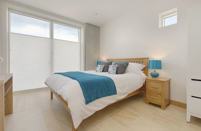 5 Beachdown, CHALLABOROUGH in Devon