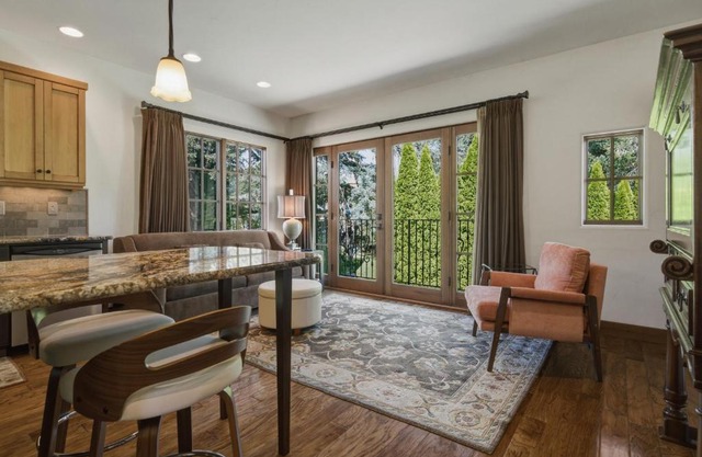 Columbia Cliff Villas 