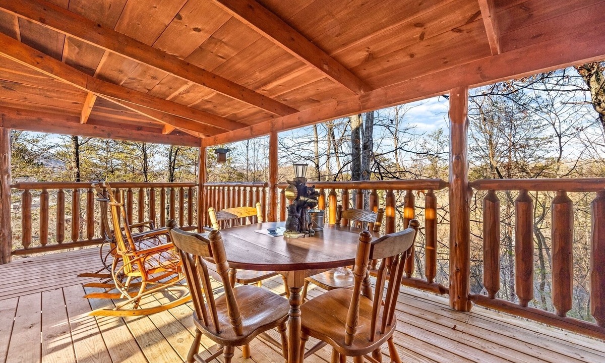 Caton Cabin | Romantic, secluded, relaxing retreat, arcade game,hot tub, wooden cabin, private