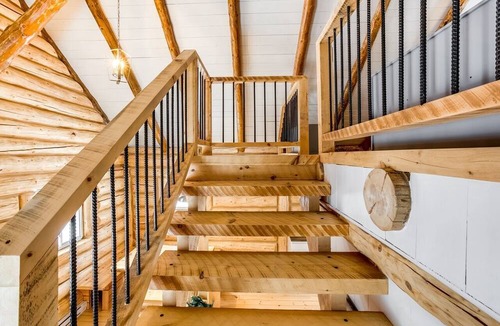 St-Adolphe-d'Howard Ski Chalet | Locations du Sommet - Le Log Home