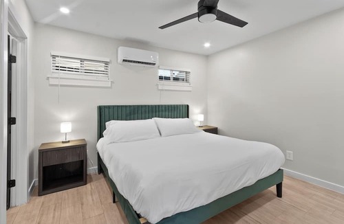 Neartown Apartment | Luxury 1BR Suite in the Heart of Montrose - Minutes from Med Ctr and Downtown