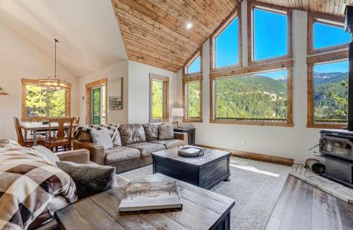 Spring Valley House | Valley Vista Lodge Hot Tub Shuffleboard Darts BBQ