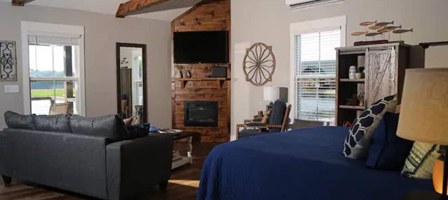 Cabin C by the Pond - King Bed - Swimming Pool in Muscle Shoals