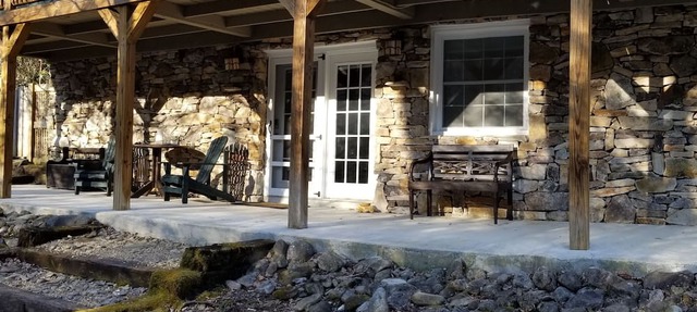 Blue Ridge Mountain Retreat with Cozy Firepit Terrace. in Burnsville