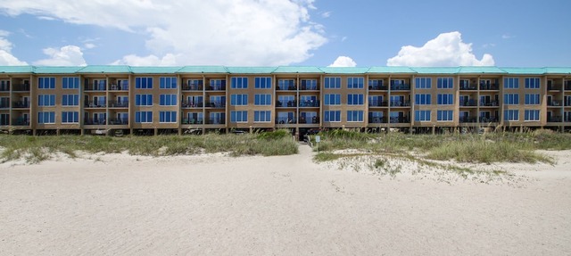 Remodeled 2 Bedroom/2 Bath, 2nd floor Oceanfront condo sleeps 6. Balcony & Pool. in Fernandina Beach