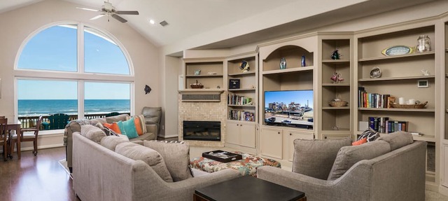 1st row 4 bedroom 3 bath - Best views! in Galveston