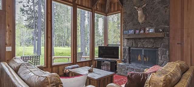 GH115 | Well-appointed kitchen, 4 spacious bathrooms & views of 18th fairway! in Black Butte Ranch